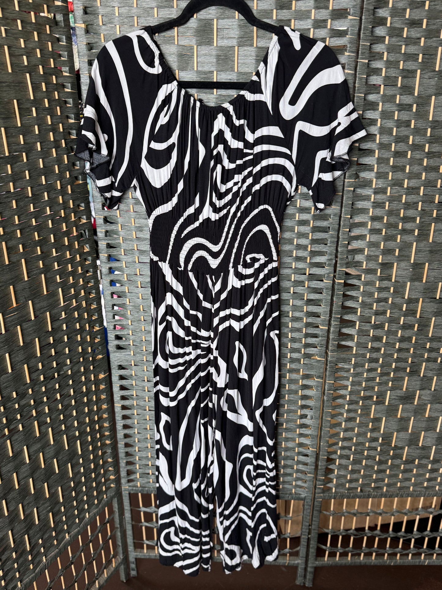 BLACK/WHITE DRESS MED.