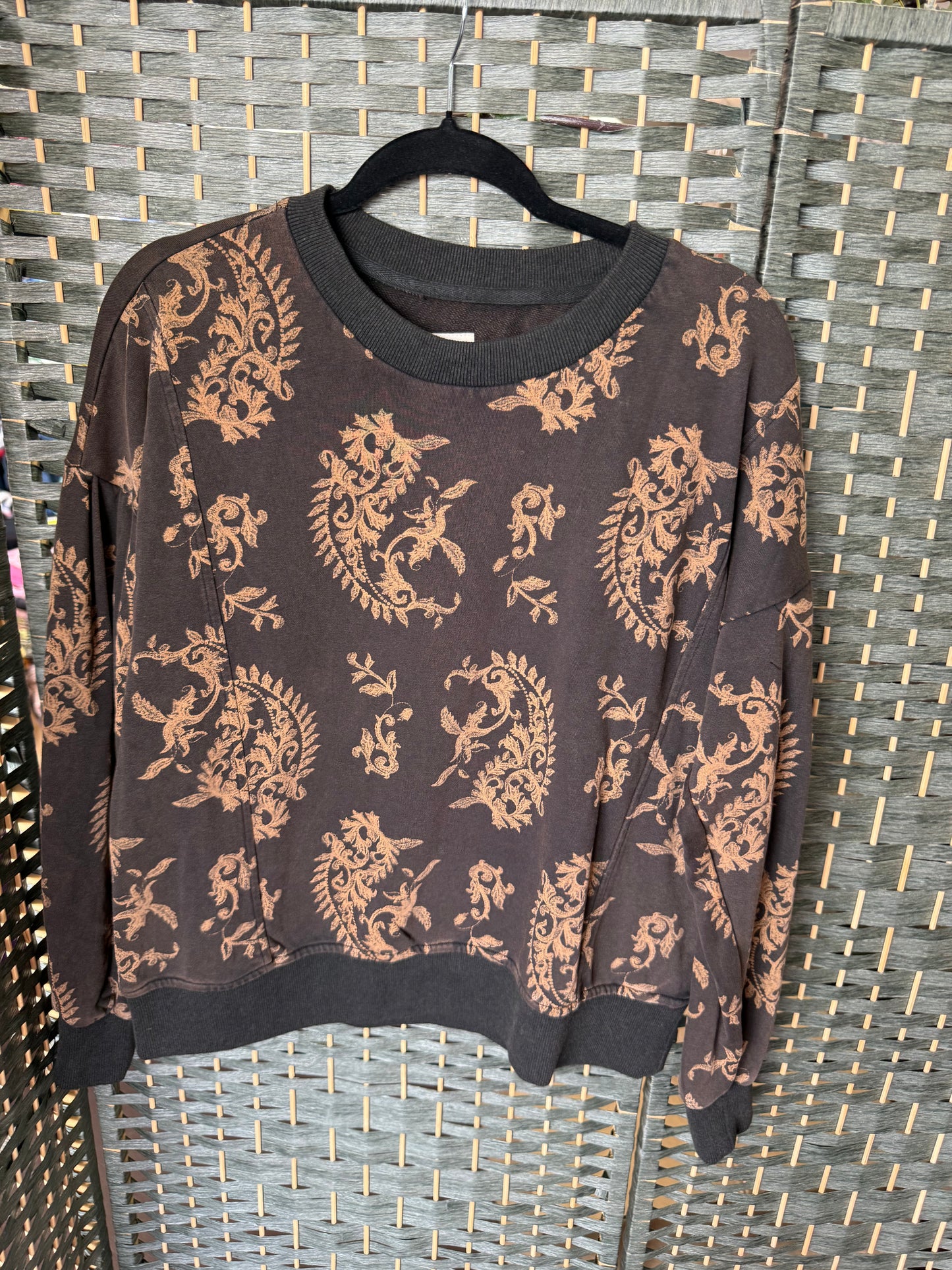 MED. UMGEE SWEATSHIRT