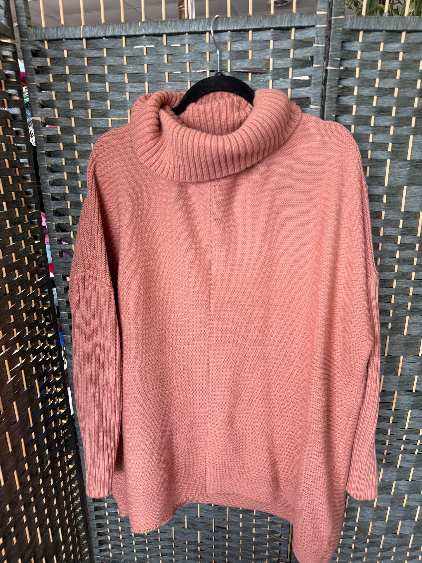 PLUS 1SZ. SWEATER