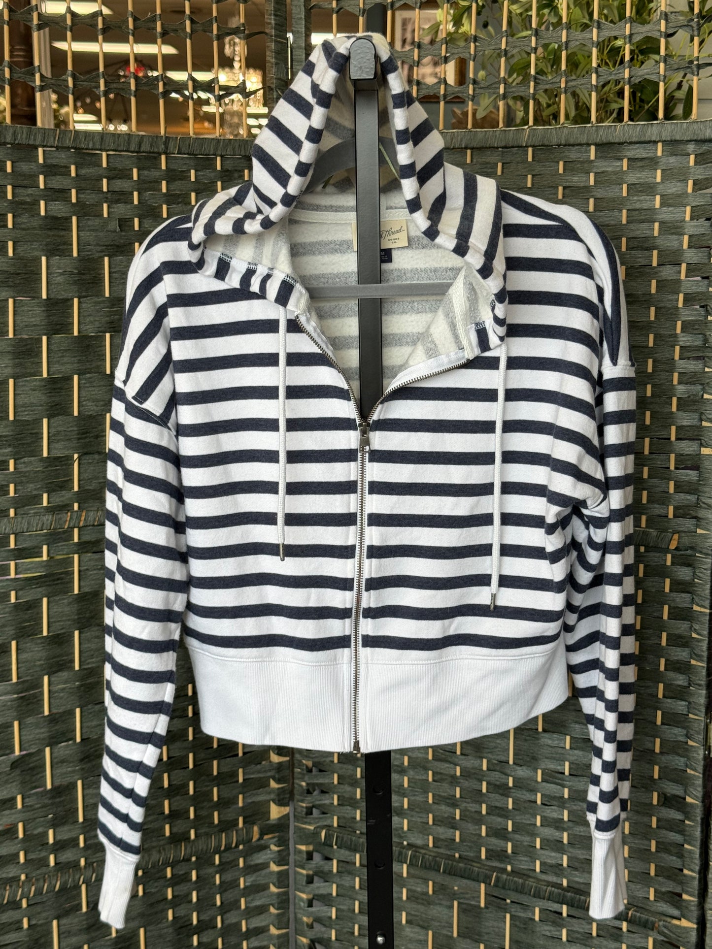 striped cropped hoodie md