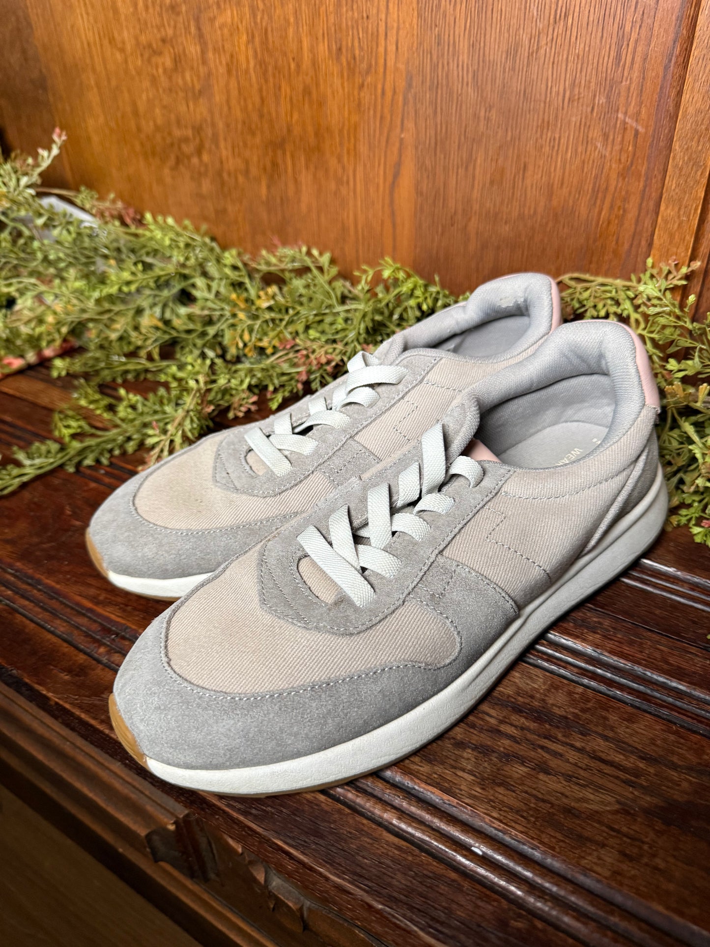 8 gray tennis shoes