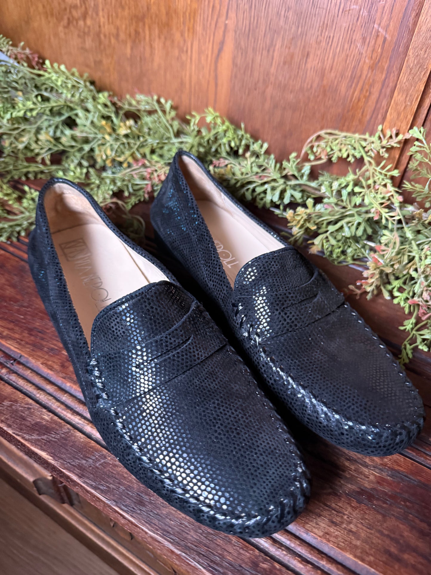 9 black flats