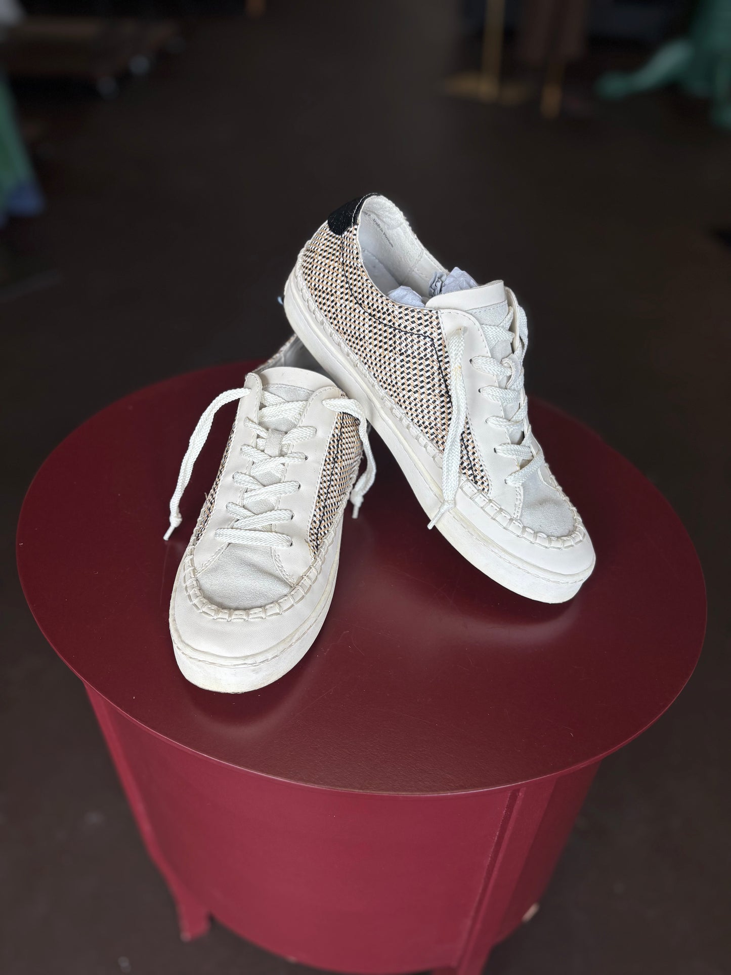 dolce vita tennis shoes  Size 9