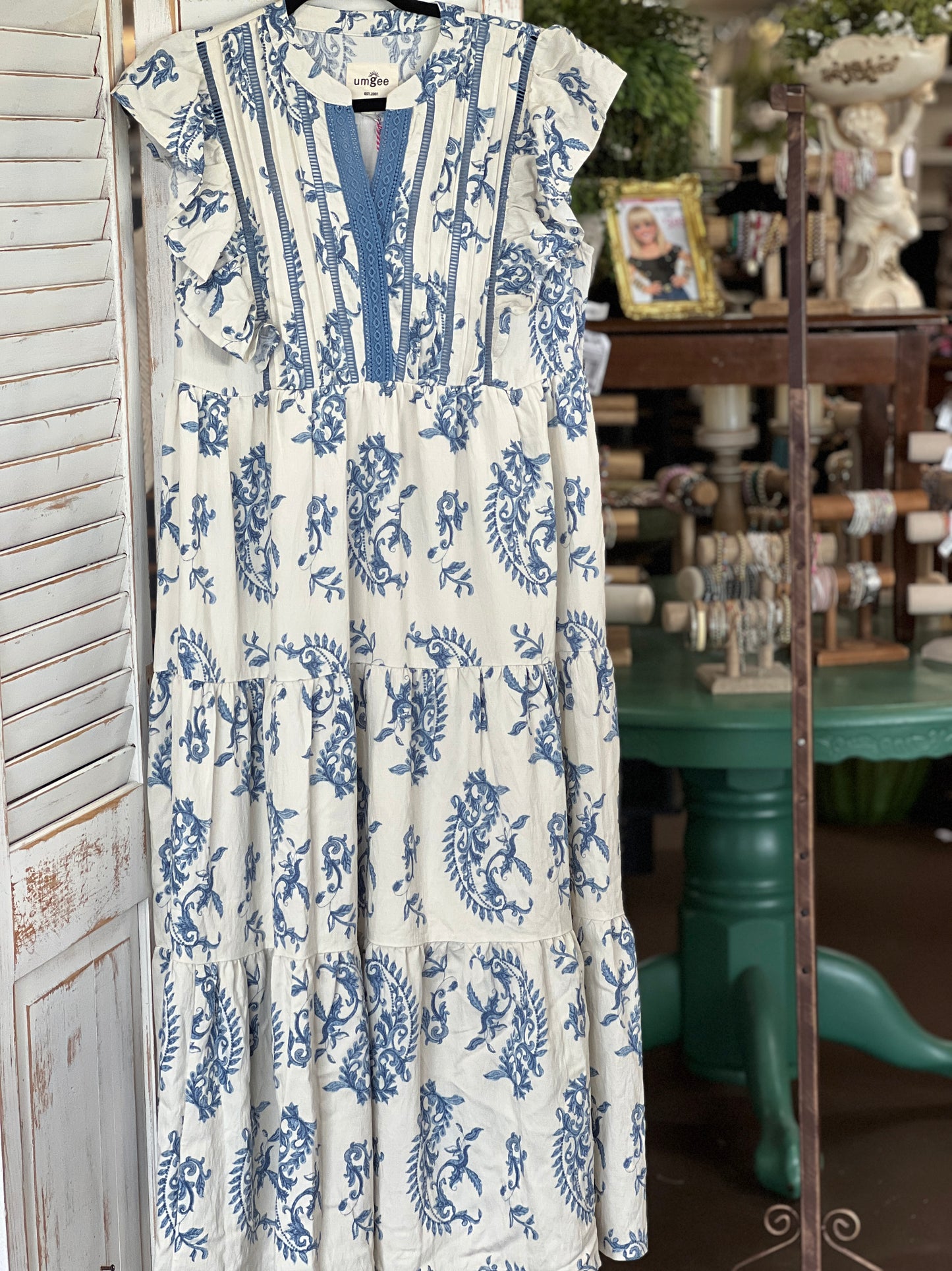 Small Umgee blue cream midi dress