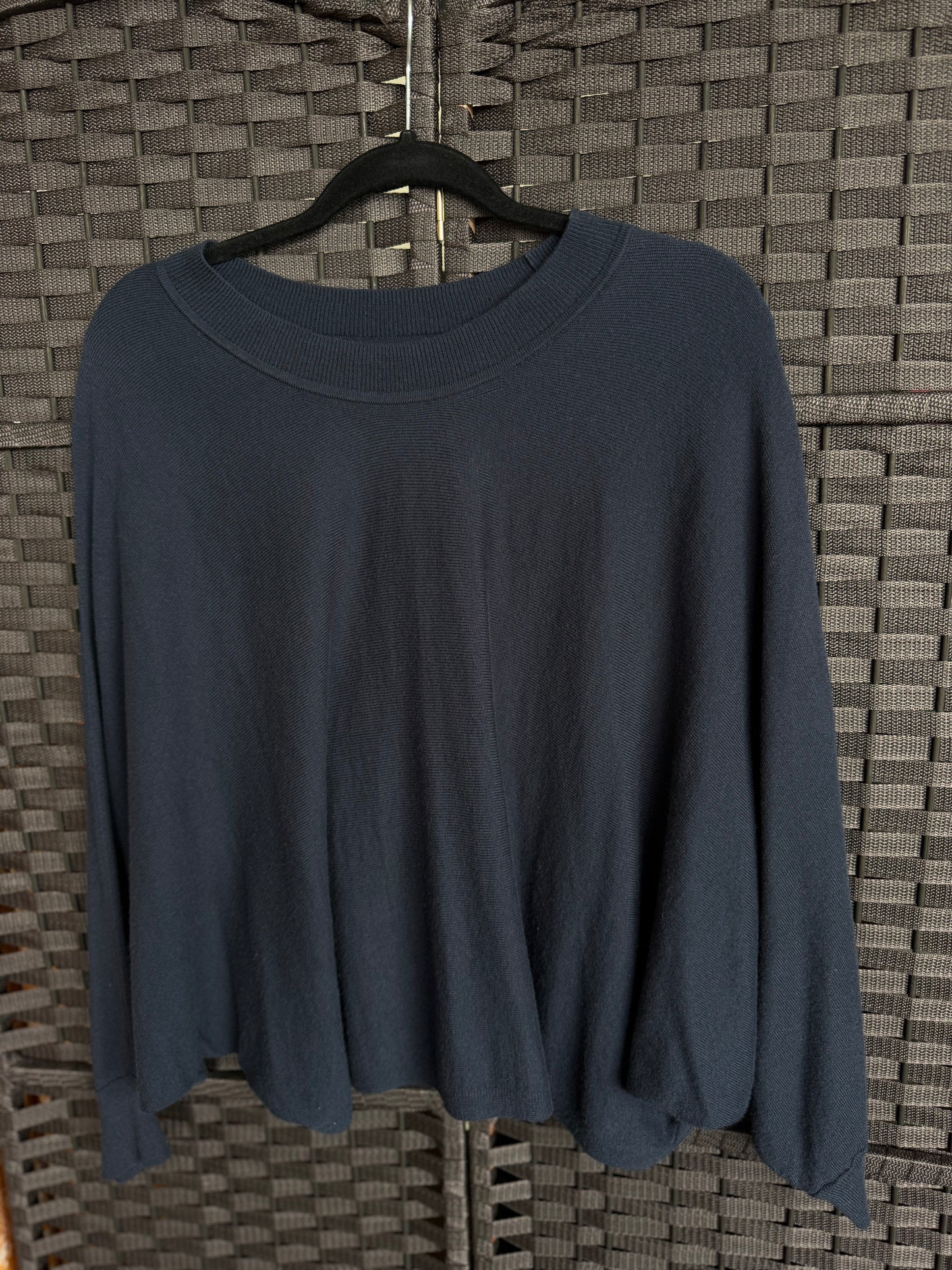 Soft sweater navy small oversized