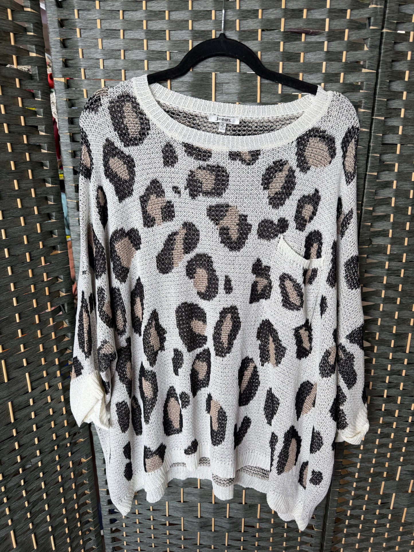 MED. LEPARD PRINT SWEATER