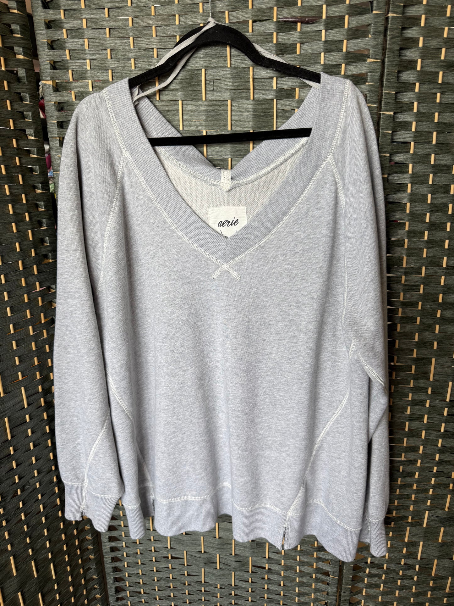 AERIE OS SWEATSHIRT MED.