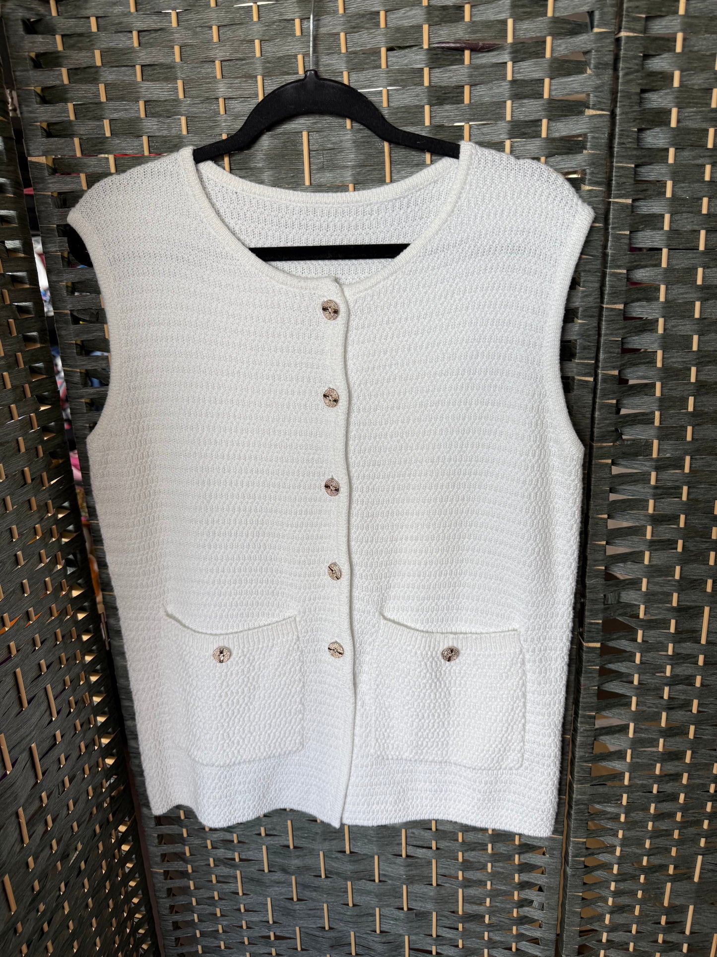 LG. SWEATER VEST