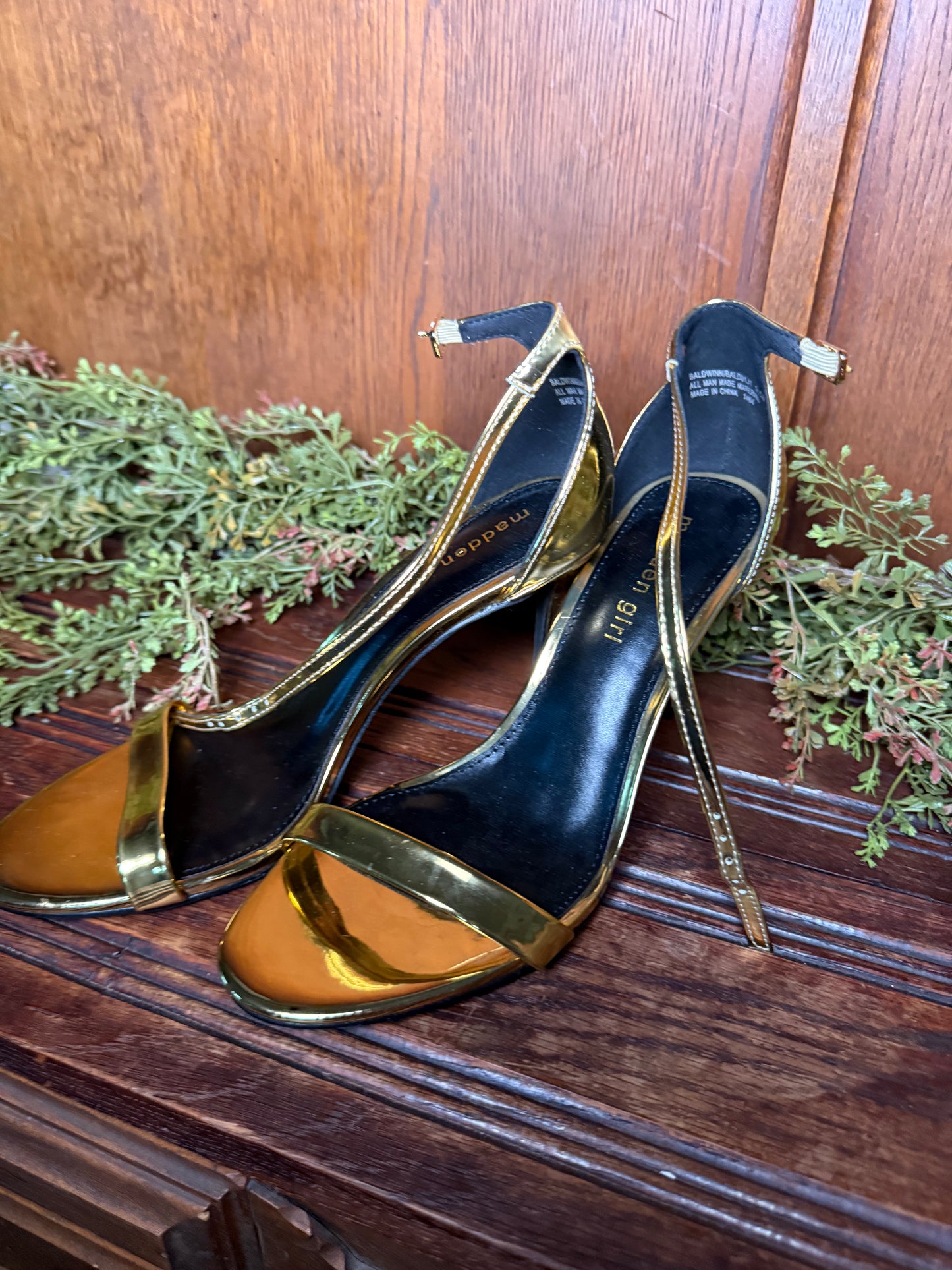 9.5 gold heels