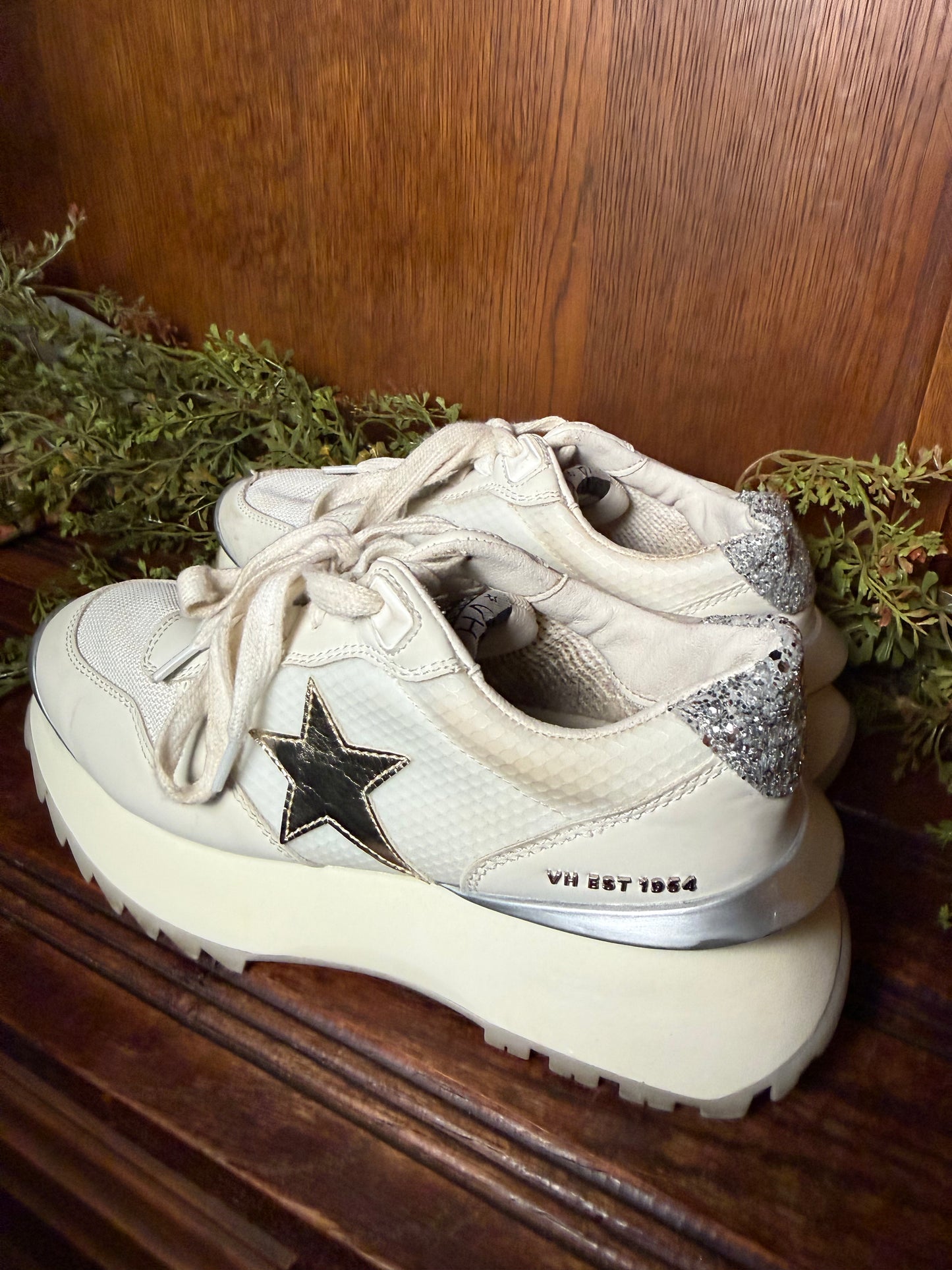 6.5 star tennis shoes