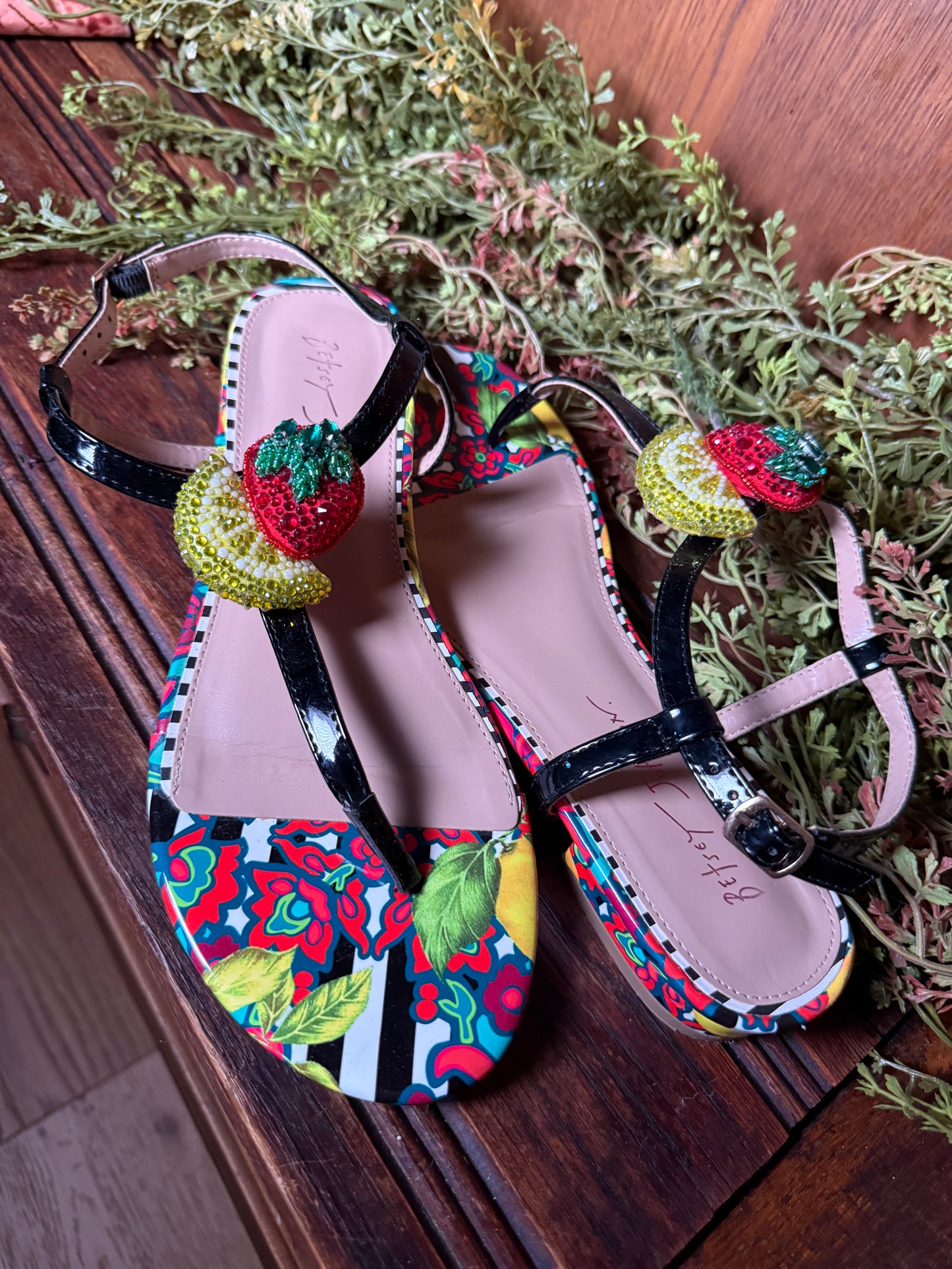 9 Betsey Johnson Sandles