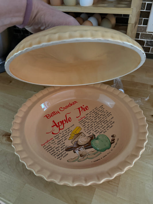 VINTAGE BETTY CROCKER PIE PLATE