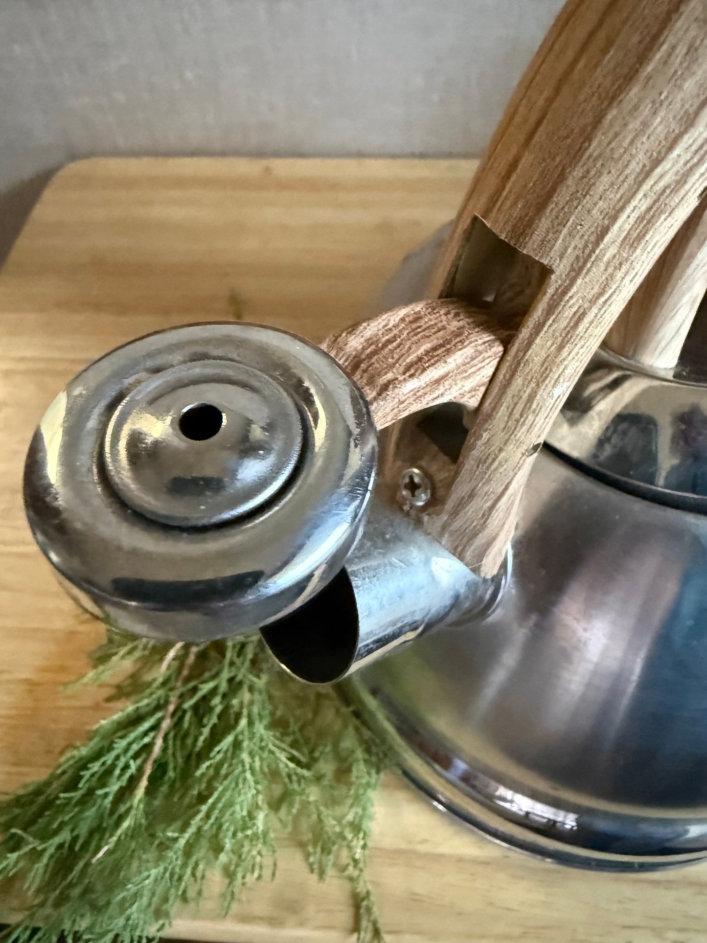 Vintage L'epicure Deluxe Whistling Tea Kettle – Stainless Steel / Wood Handle