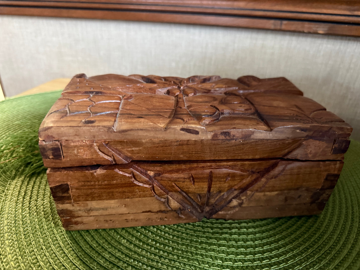 Vintage Hand Carved Wooden Trinket Box – Tropical Palm Tree & Hut Folk Art