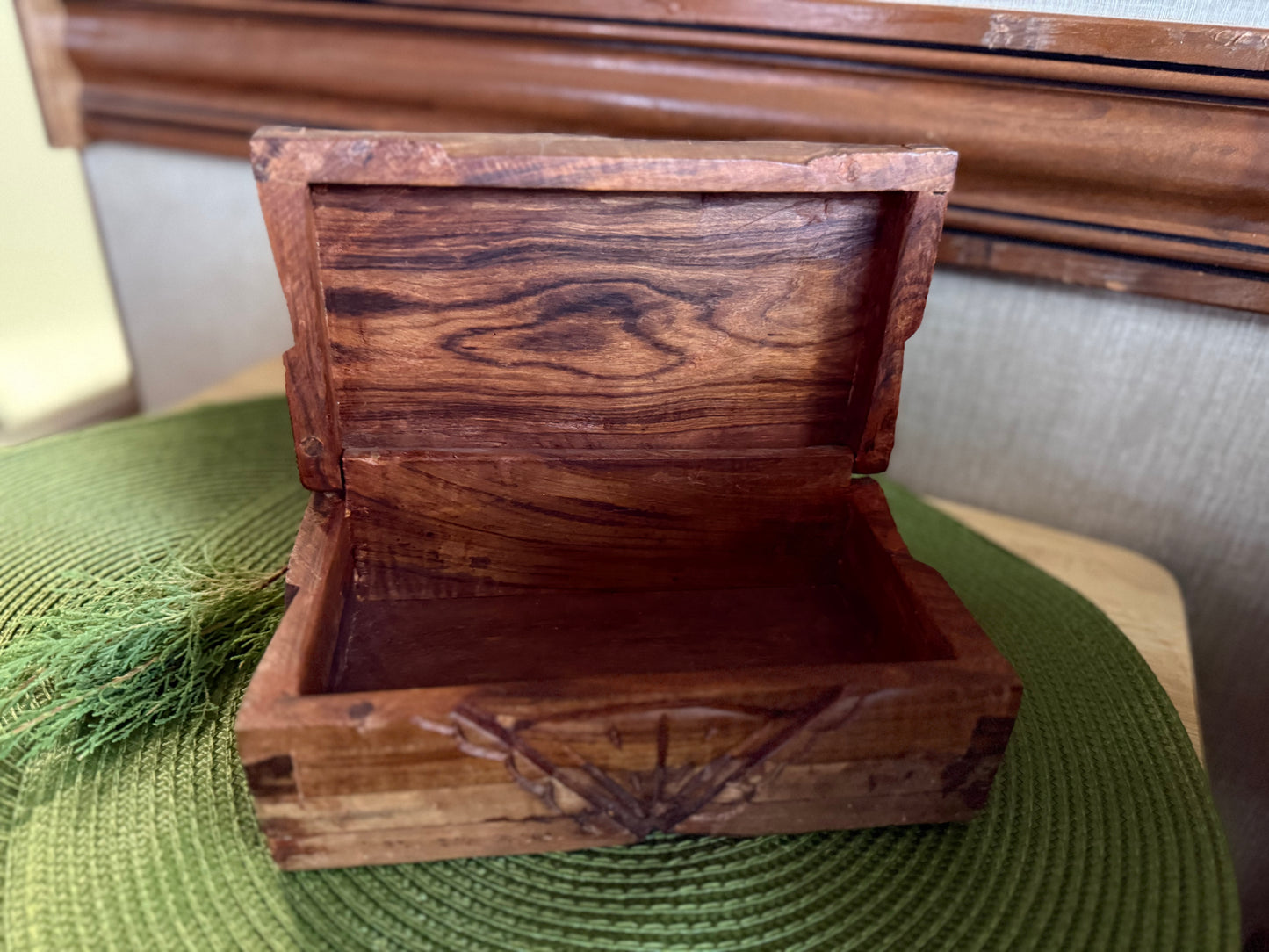 Vintage Hand Carved Wooden Trinket Box – Tropical Palm Tree & Hut Folk Art