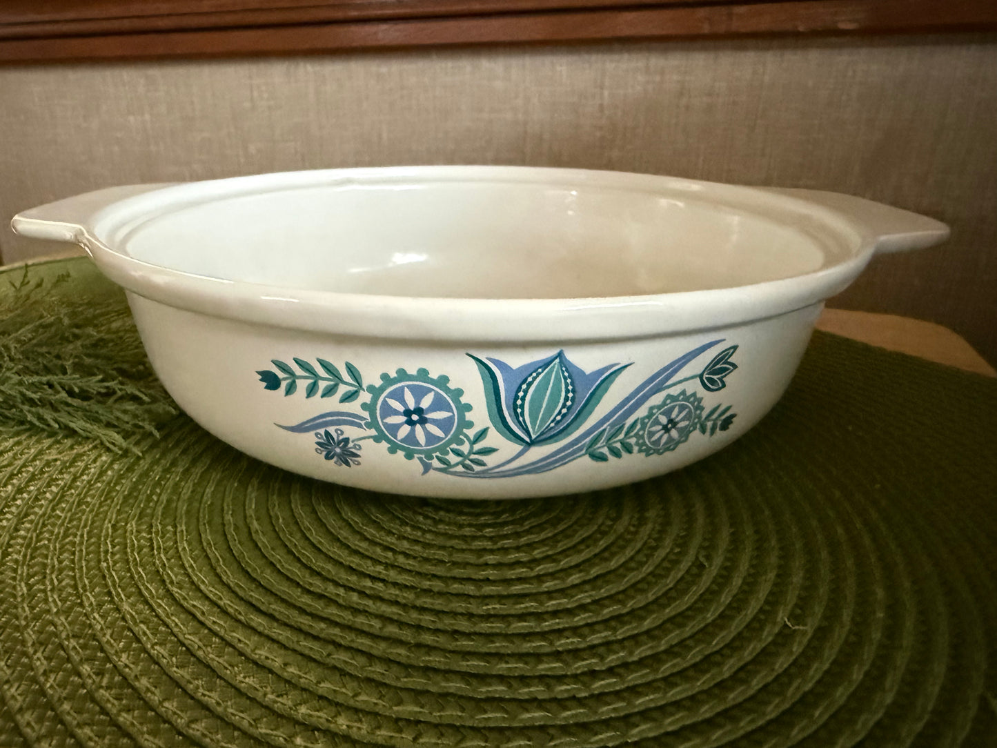 Vintage 1950s Prizer-Ware Pennsylvania Tulip Enameled Cast Iron Casserole Dish